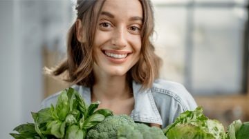 γυναίκα μπρόκολο