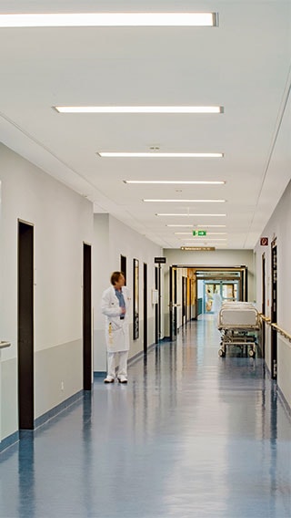 Philips Lighting φωτίζει τους διαδρόμους της κλινικής Asklepios Barmbek, Γερμανία