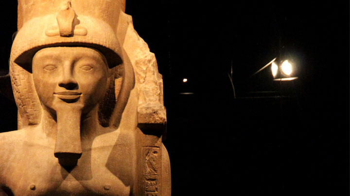 Φωτίζοντας ένα άγαλμα στο Αιγυπτιακό Μουσείο, Ιταλία από την Philips Lighting