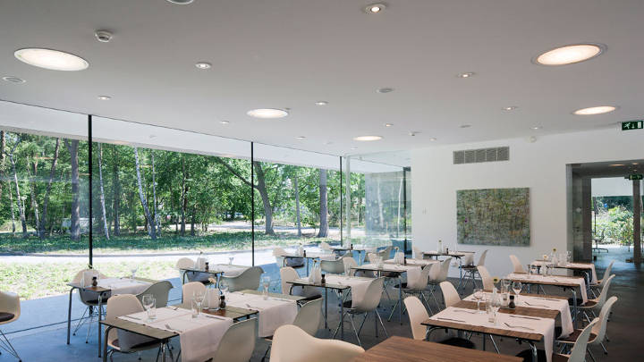 Το εστιατόριο Faculty Club στο πανεπιστήμιο Tilburg είναι φρέσκο και μοντέρνο, χάρη στον φωτισμό εστιατορίων της Philips
