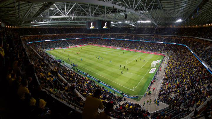 Το στάδιο Friends Arena αποτελεσματικά φωτισμένο με φωτισμό Philips για αθλητικούς χώρους