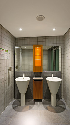  Τα μπάνια στην Provinzial Rheinland Versicherung AG φωτισμένα με σποτ StyliD Mini LED