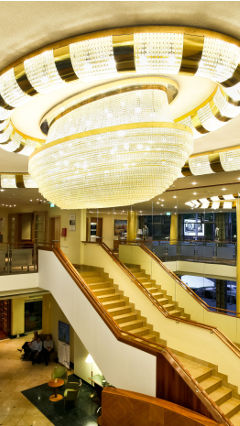 Πολυτελής φωτισμός οροφής της Philips στο Radisson Blu Centrum στην Βαρσοβία, Πολωνία 
