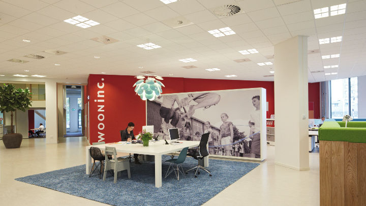 Wooninc, φωτισμένη με φωτισμό εξοικονόμησης ενέργειας για γραφεία από την Philips 