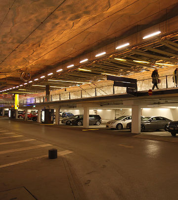 Τα νέα φώτα που εγκαταστάθηκαν από την Philips Lighting δημιουργούν μια μοναδική ατμόσφαιρα στο χώρο στάθμευσης P-Hämppi