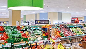 Philips Lighting creatTwo wFruits under Philips supermarket lighting looking at their best at EDEKA Glückstadt, Germanyomen are shopping under Philips lighting at Kaiser's Tengelmann Oberhausen,  Germanyes a welcoming environment at Spar, Vienna, Austria