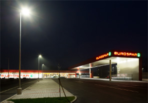 Υπαίθριος χώρος στάθμευσης στο Eurospar, Βιέννη, Αυστρία φωτισμένος με φωτισμό Philips LED 