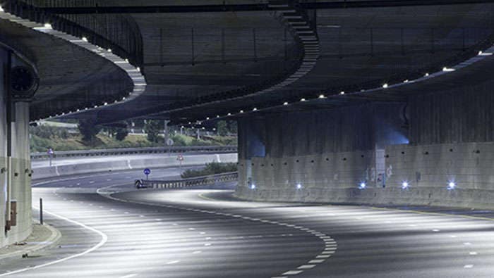 Καλά φωτισμένη σήραγγα από την Philips Lighting 