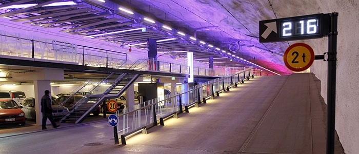 Χώρος στάθμευσης φωτισμένος από την Philips Lighting