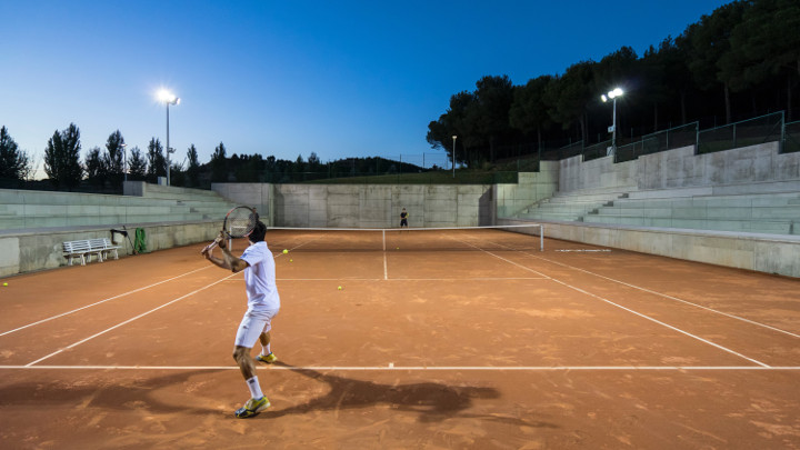 Φωτισμός γηπέδου τένις - Φωτισμός με προβολείς