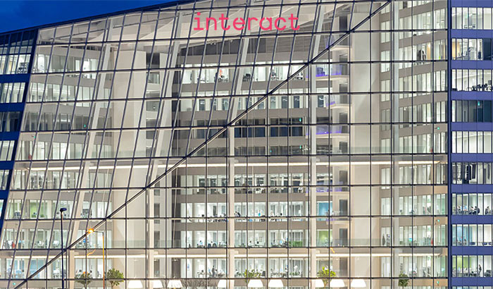 Πρόσοψη του κτιρίου γραφείων The Edge στο Άμστερνταμ