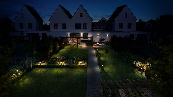 Ο φωτισμός εξωτερικών χώρων της Philips κάνει την ατμόσφαιρα του κήπου και της βεράντας σας μαγική