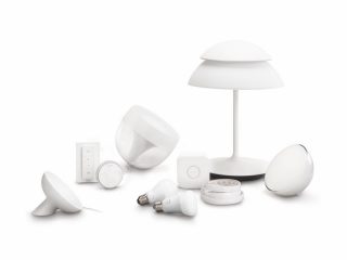 "Συλλογή έξυπνων φωτιστικών LED Philips Hue με επιτραπέζια φωτιστικά, λαμπτήρες και συσκευές ελέγχου για προσαρμόσιμο φωτισμό και ατμόσφαιρα στο σπίτι."