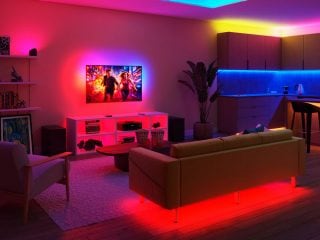 παράδειγμα δωματίου με προϊόντα Philips Smart Lighting που χρησιμοποιούνται για τη δημιουργία μιας κατάλληλης ατμόσφαιρας